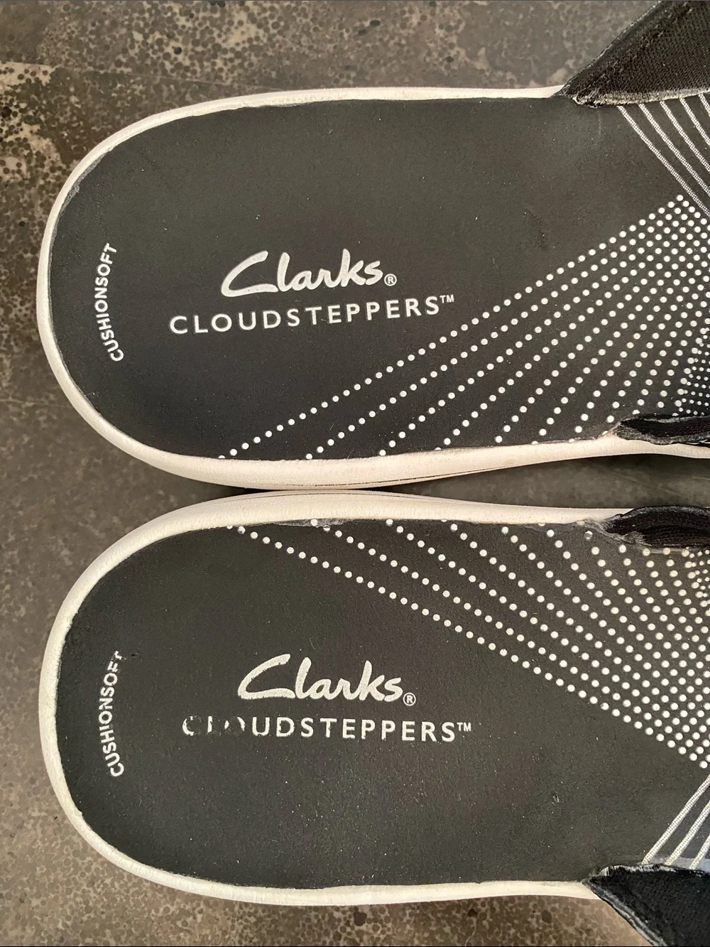 Clarks Women’s Cloudsteppers Flip-flops